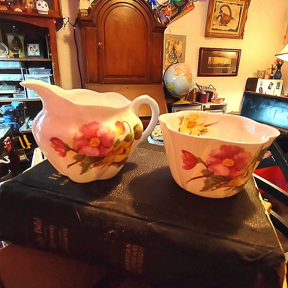 Fine Bone China Creamer and Suger,England - Picture 1 of 6